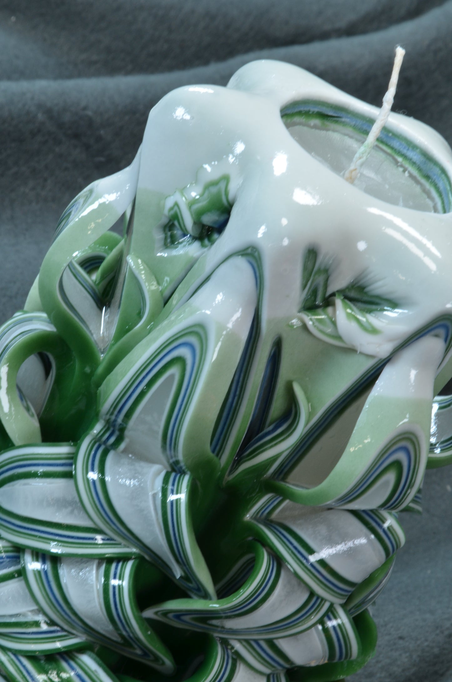 Collectie 2025: Exclusieve Gesneden Kaars, Hoogte: 16 cm, Breedte: 11 cm - s/n: 51712