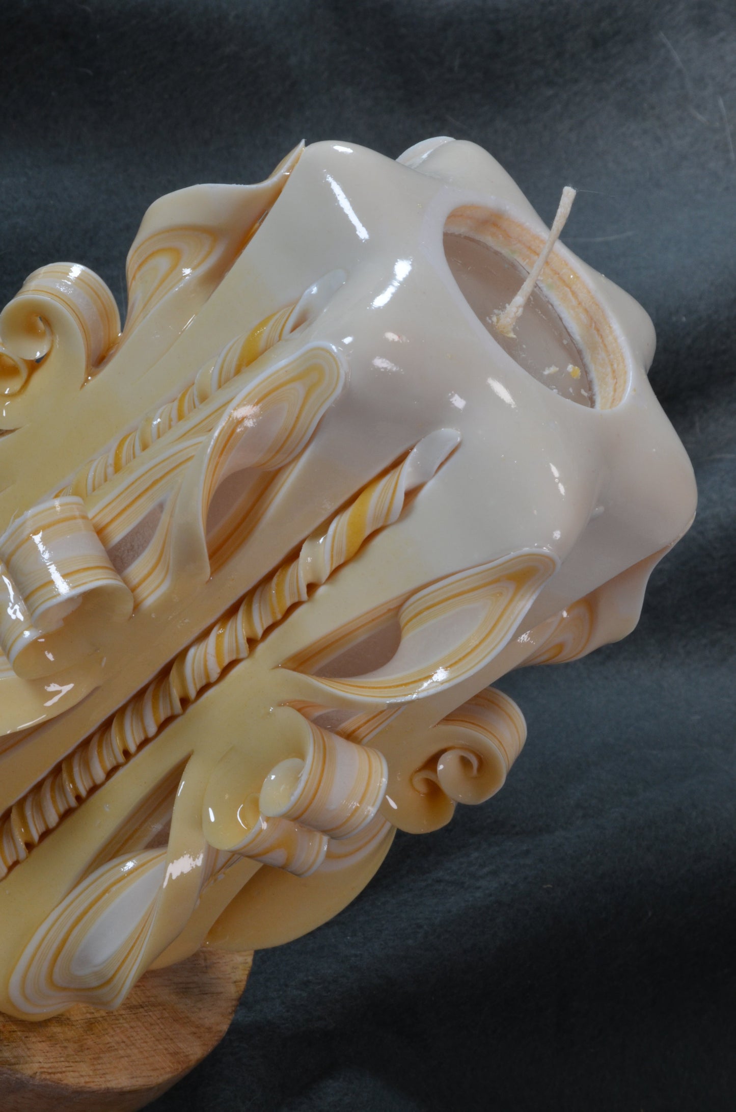 Collection 2025: Exclusive Carved Candle, Height: 16 cm, Width: 11 cm - s/n: 51716