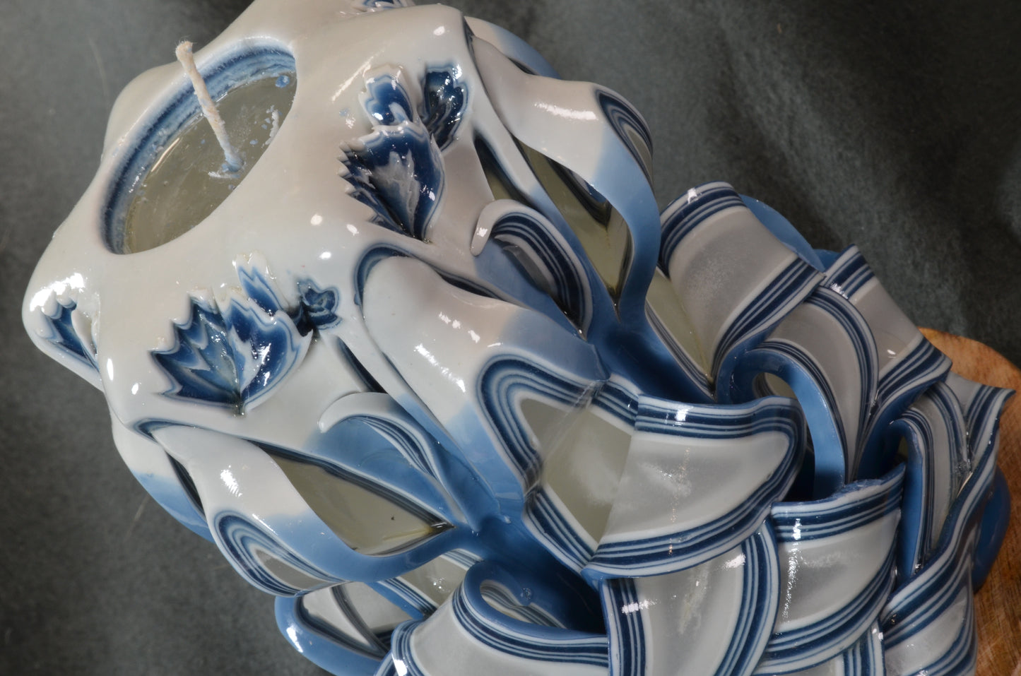 Kollektion 2025: Exklusive Schliffkerze, Höhe: 16 cm, Breite: 11 cm - s/n: 51717