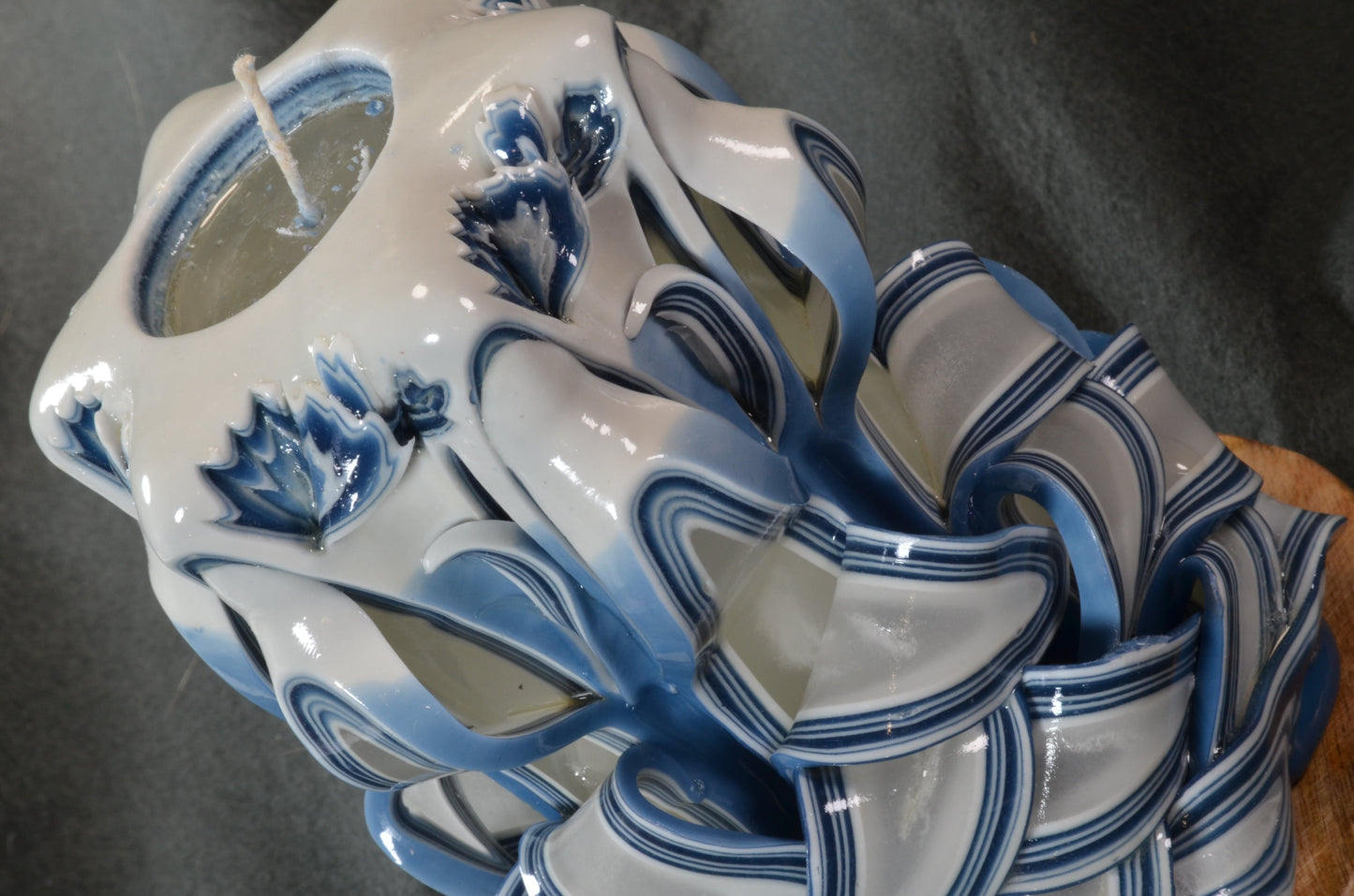 Collection 2025: Exclusive Carved Candle, Height: 16 cm, Width: 11 cm - s/n: 51717