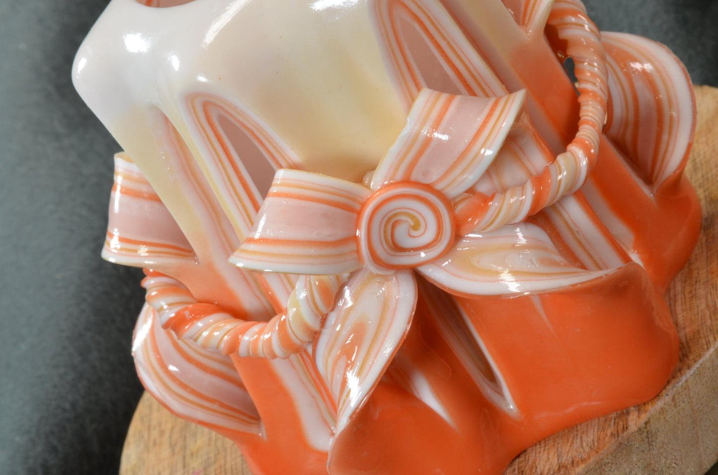 2025 Collection: Exclusive Carved Candle, Height: 11 cm, Width: 10 cm - s/n: 51802