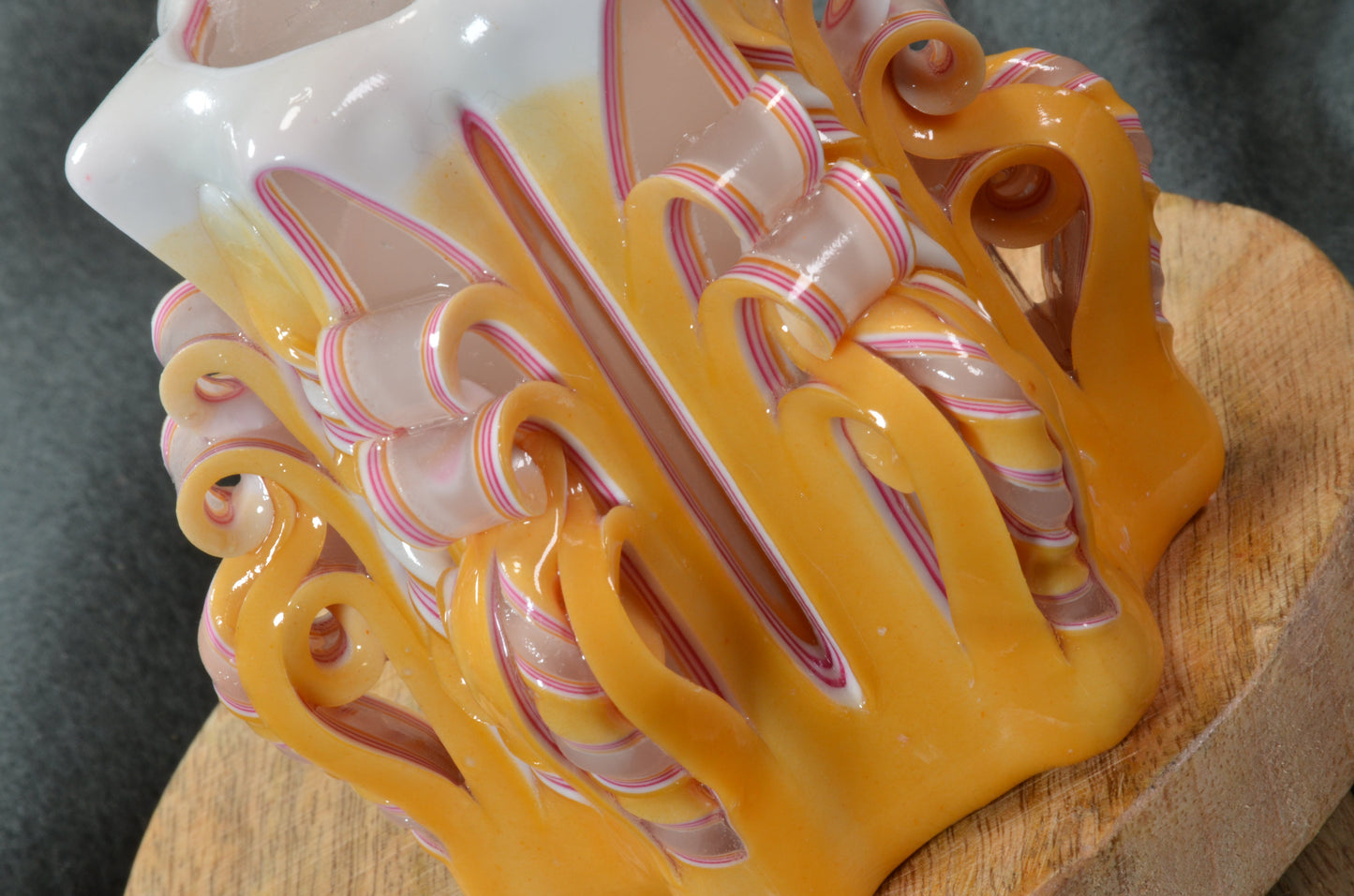 2025 Collection: Exclusive Carved Candle, Height: 11 cm, Width: 10 cm - s/n: 51804