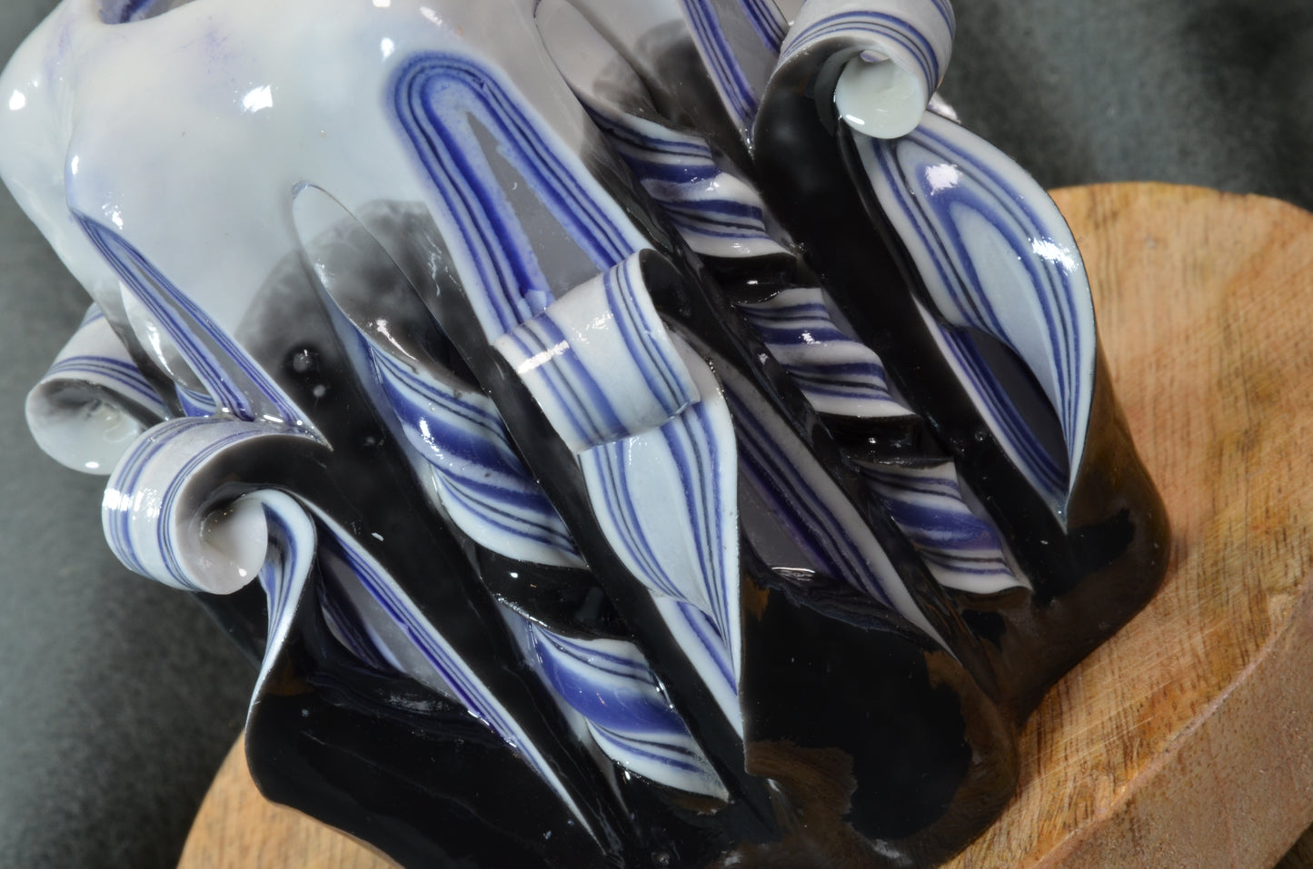 Collectie 2025: Exclusieve Gesneden Kaars, Hoogte: 11 cm, Breedte: 10 cm - s/n: 51803