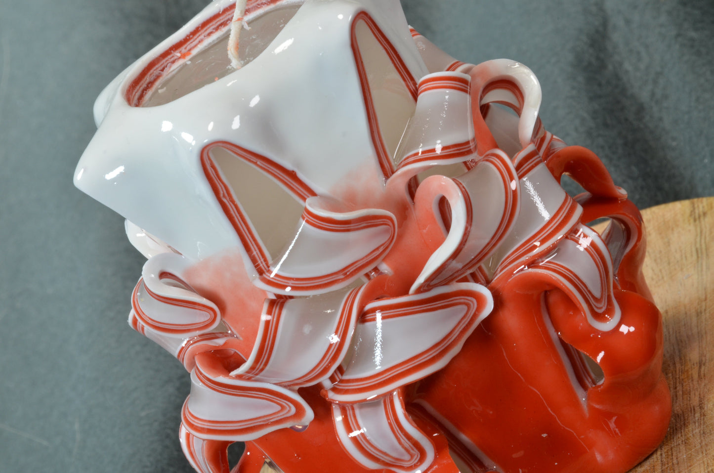 2025 Collection: Exclusive Carved Candle, Height: 11 cm, Width: 10 cm - s/n: 51806