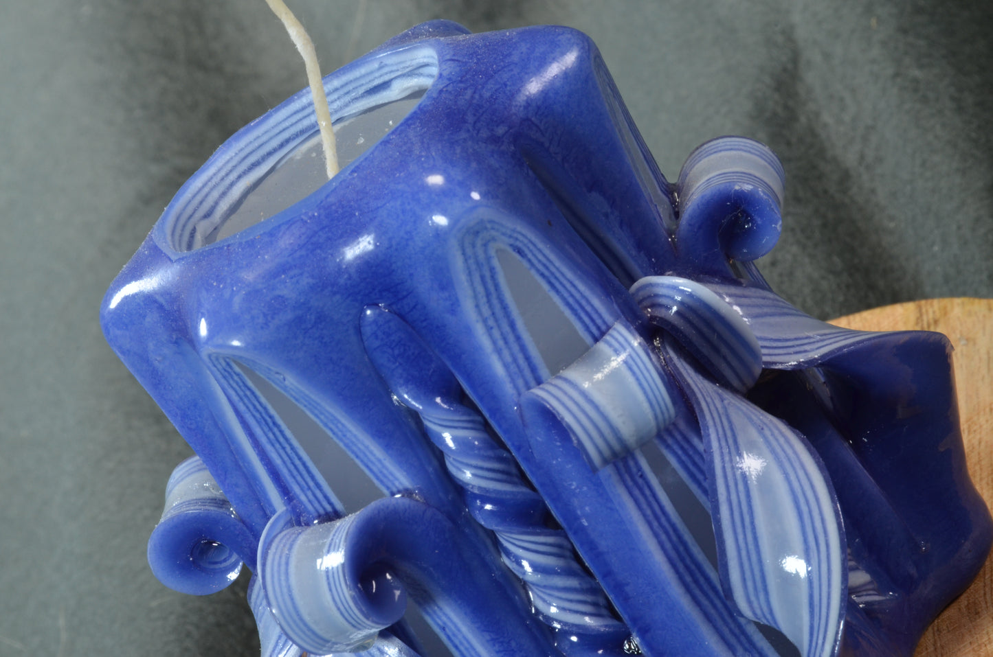 Collectie 2025: Exclusieve Gesneden Kaars, Hoogte: 11 cm, Breedte: 10 cm - s/n: 51807