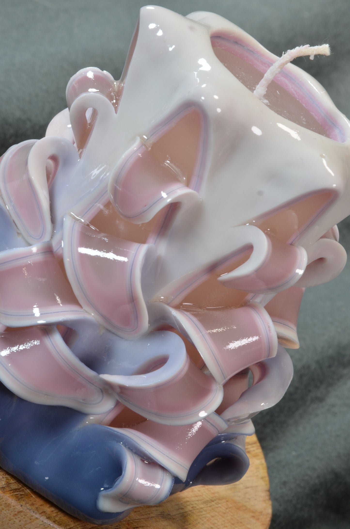 Collectie 2025: Exclusieve Gesneden Kaars, Hoogte: 11 cm, Breedte: 10 cm - s/n: 51811