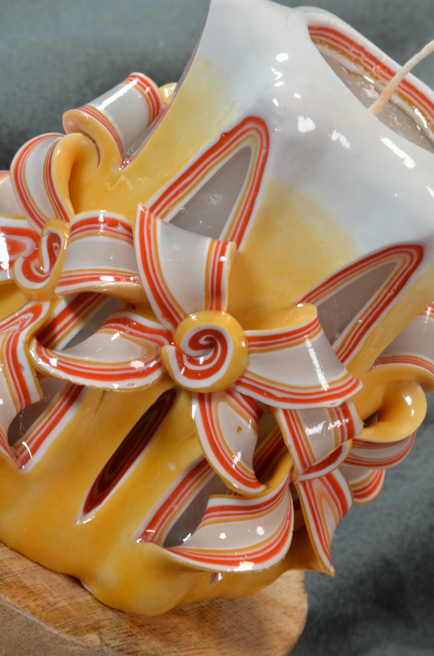 Collectie 2025: Exclusieve Gesneden Kaars, Hoogte: 11 cm, Breedte: 10 cm - s/n: 51814