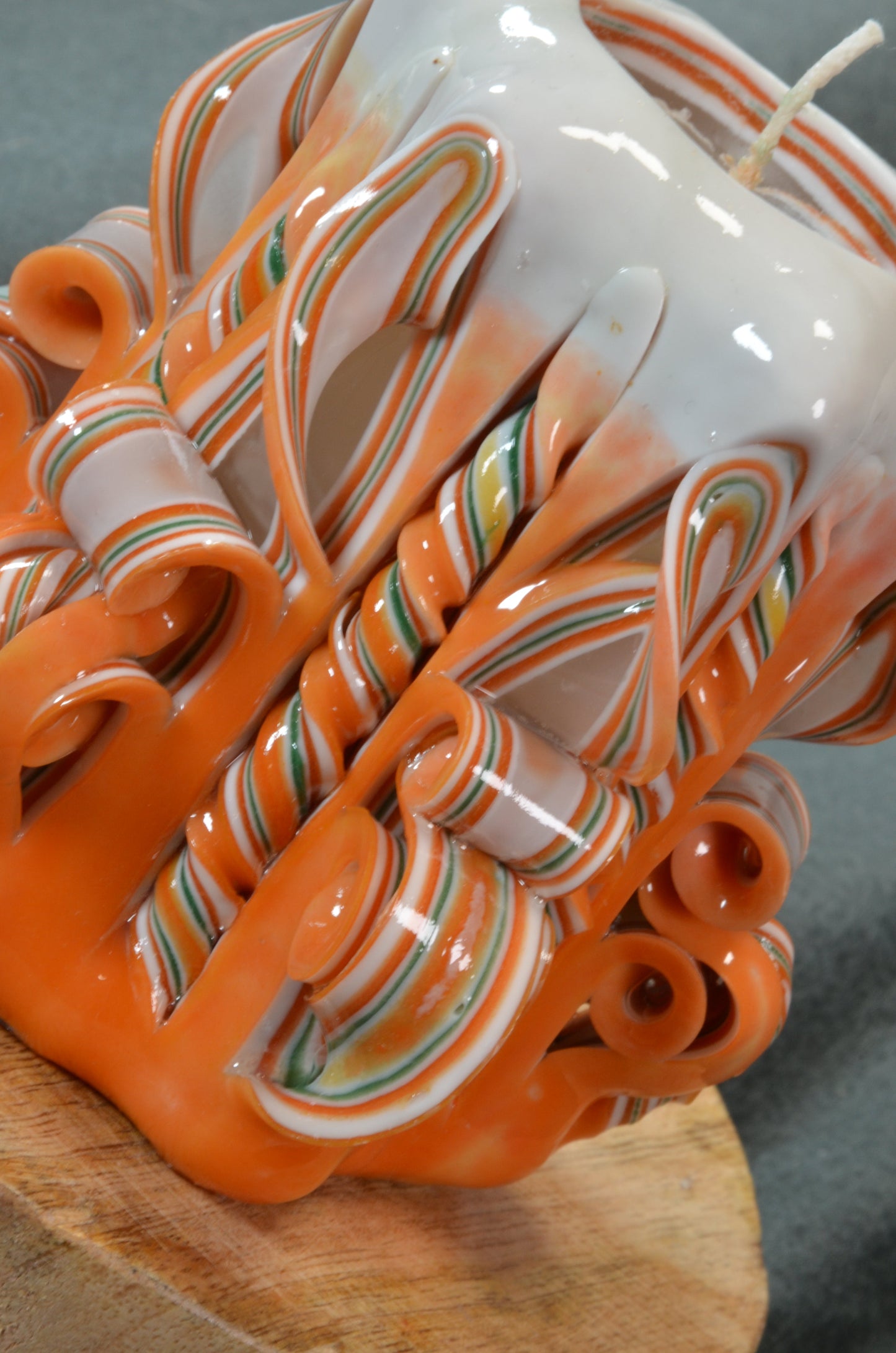2025 Collection: Exclusive Carved Candle, Height: 11 cm, Width: 10 cm - s/n: 51812