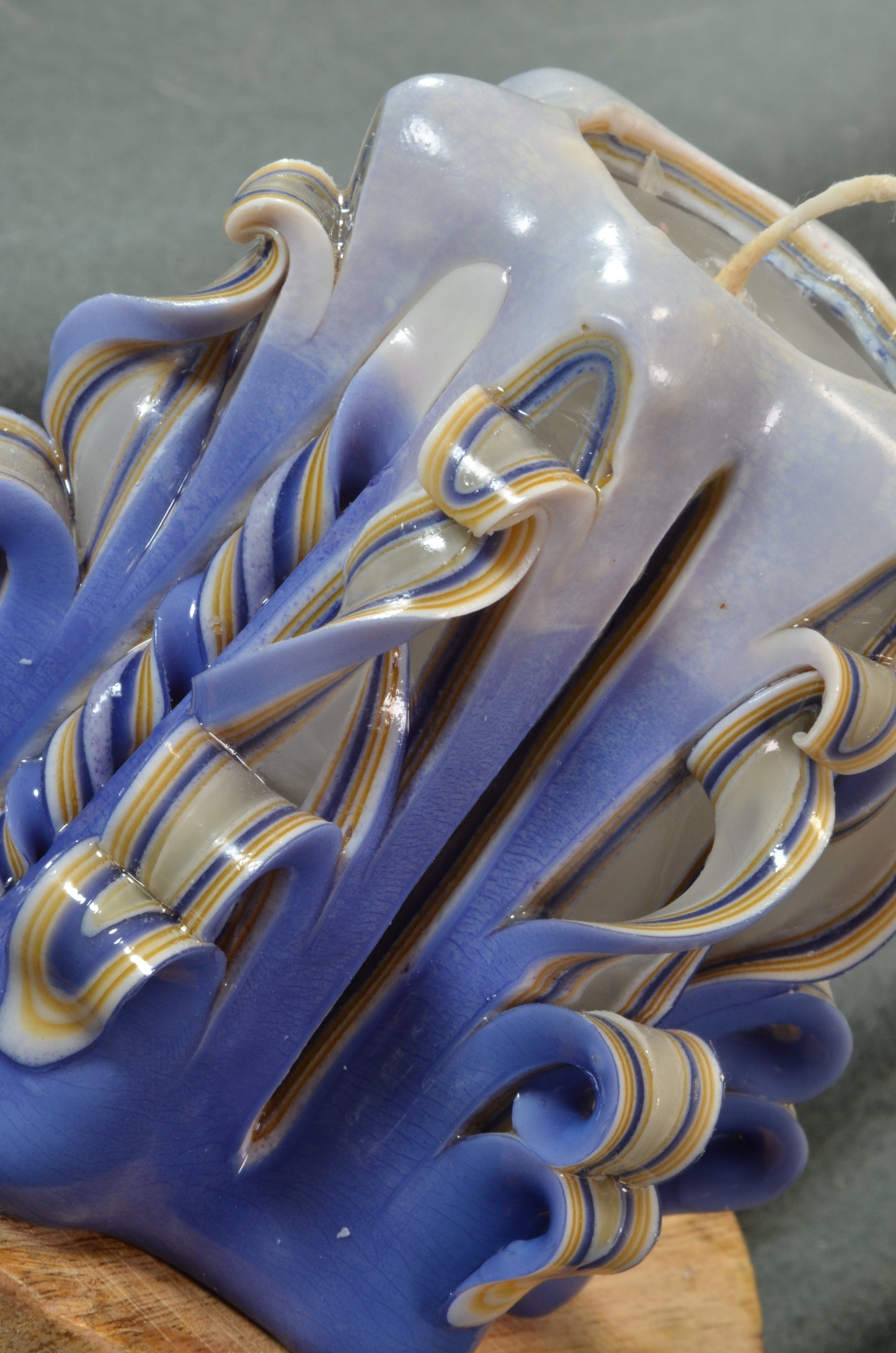 2025 Collection: Exclusive Carved Candle, Height: 11 cm, Width: 10 cm - s/n: 51817