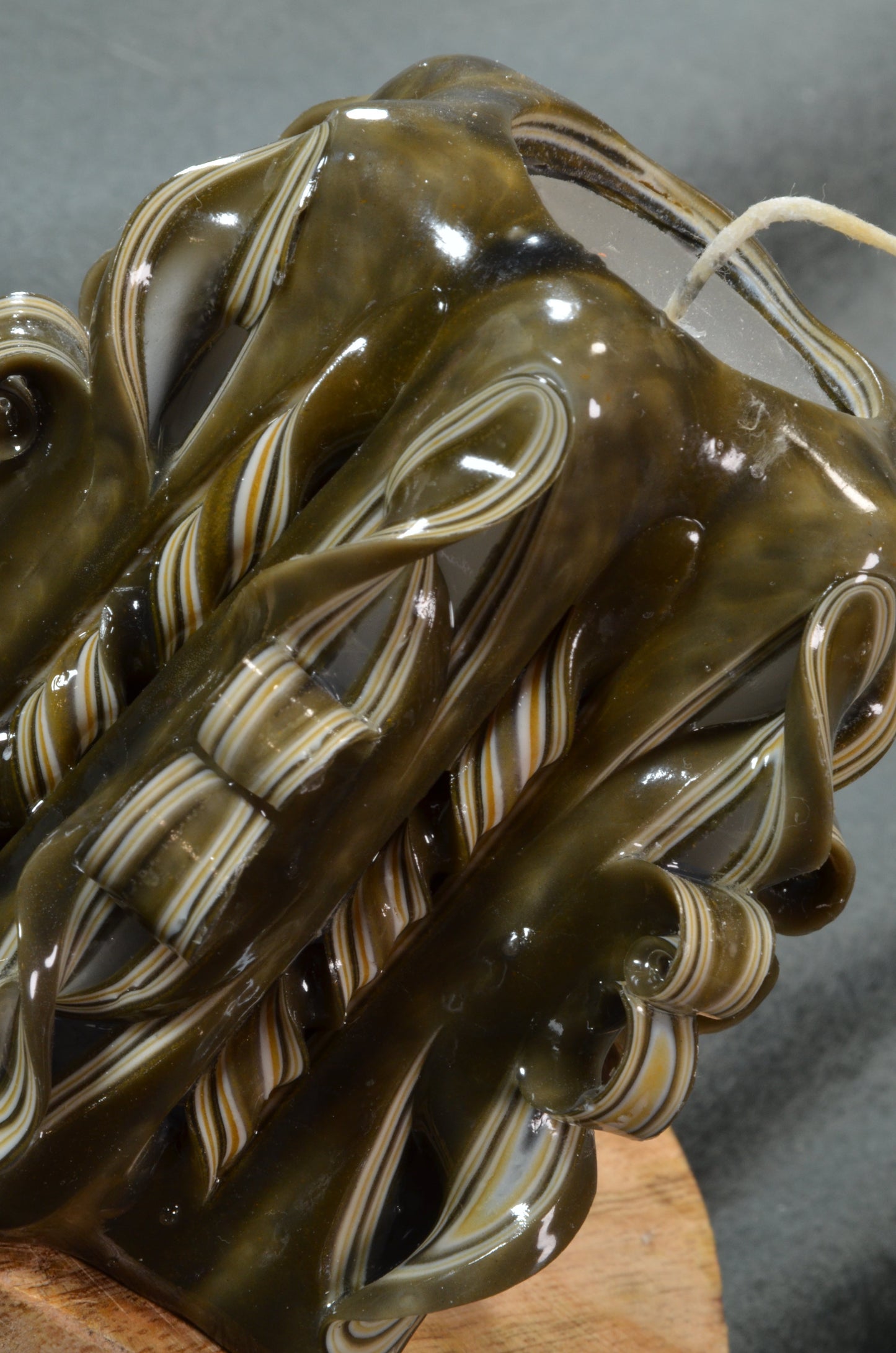 2025 Collection: Exclusive Carved Candle, Height: 11 cm, Width: 10 cm - s/n: 51816