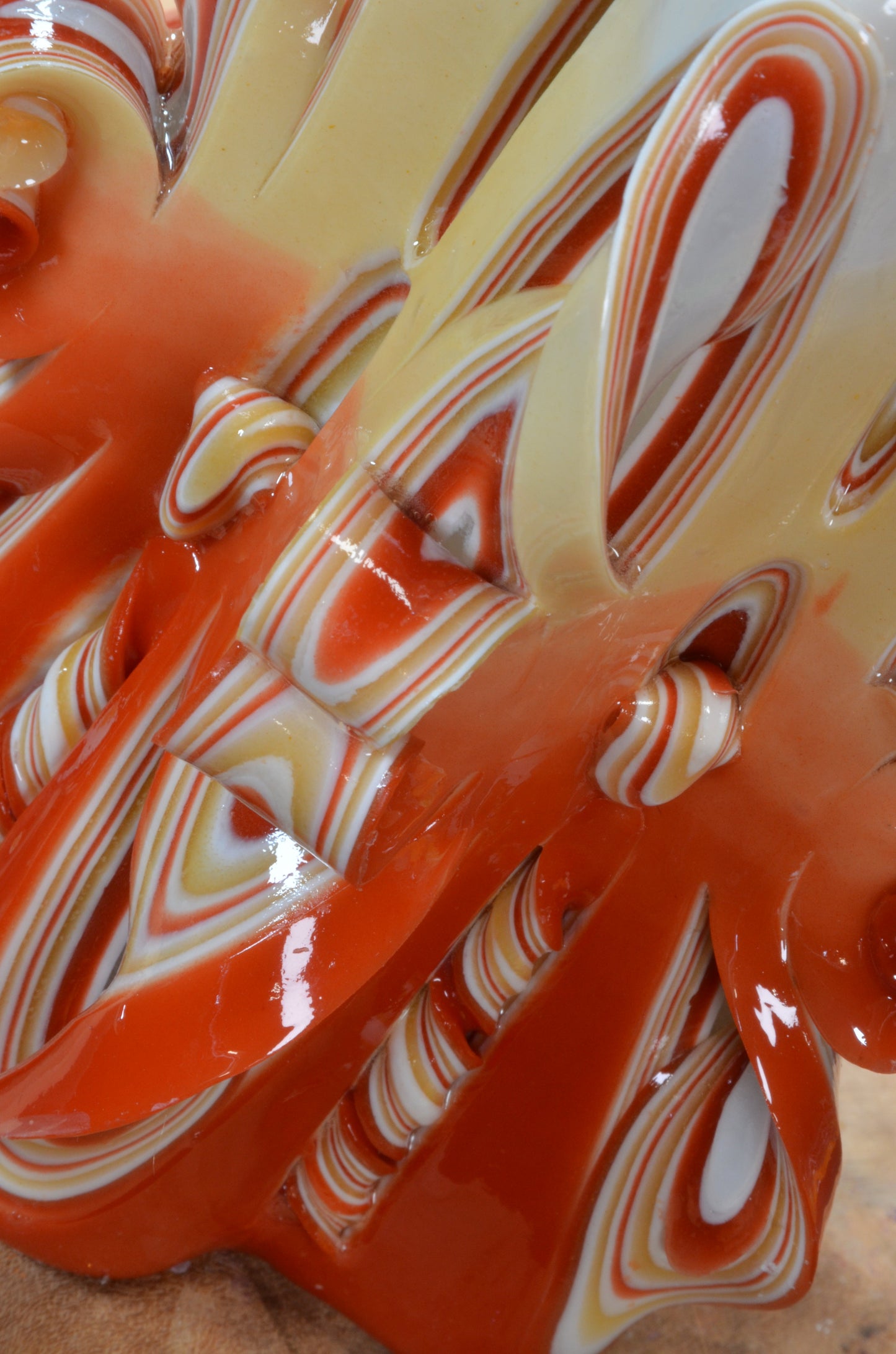 2025 Collection: Exclusive Carved Candle, Height: 16 cm, Width: 11 cm - s/n: 51099