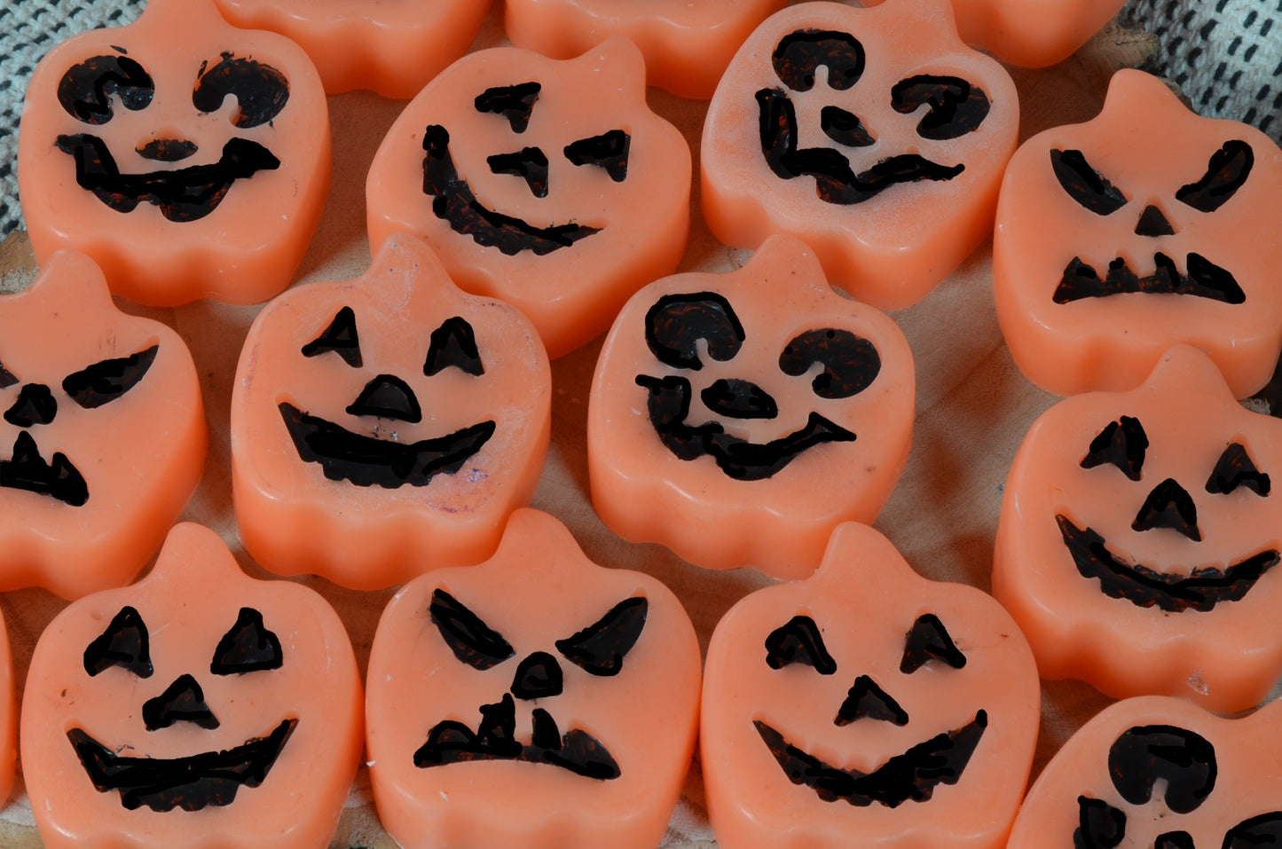 Halloween Special: Set of 6 Halloween Pumpkin candles with faces. + free Halloween Spider
