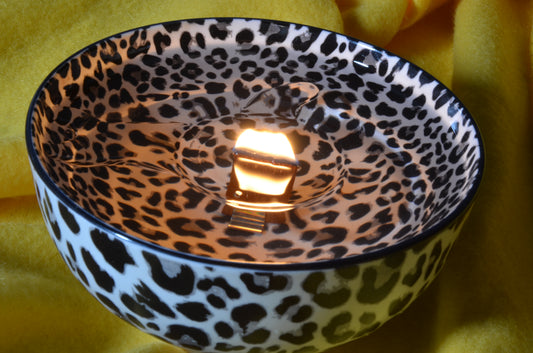 XXL  "JUNGLE" gelkaars met 3 cm brede houten pit met Panter print - Gemaakt door Candles by Milanne -  BEKIJK VIDEO