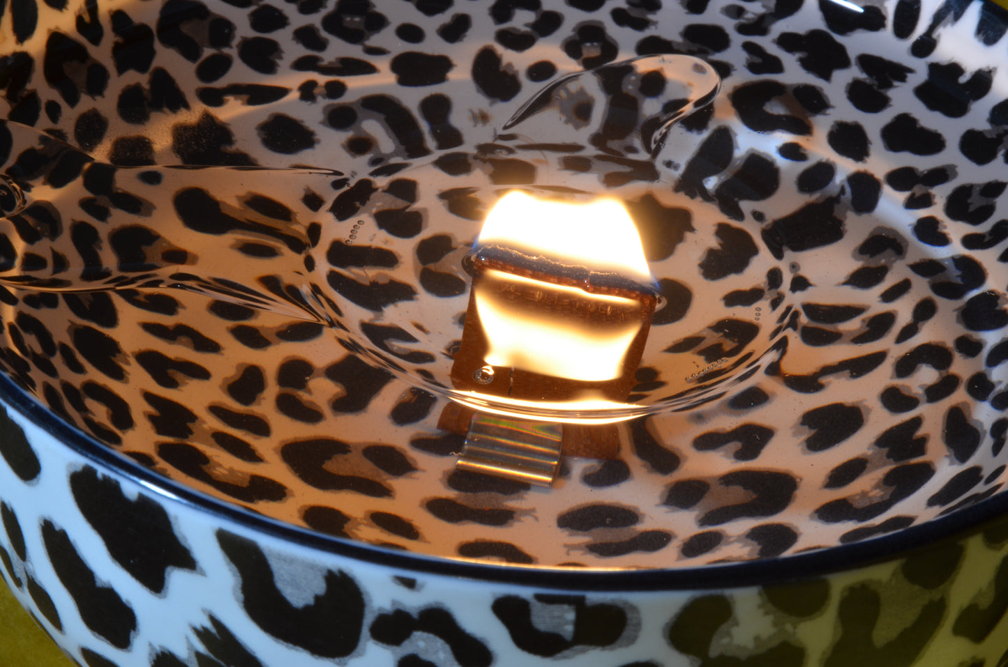 XXL  "JUNGLE" gelkaars met 3 cm brede houten pit met Panter print - Gemaakt door Candles by Milanne -  BEKIJK VIDEO