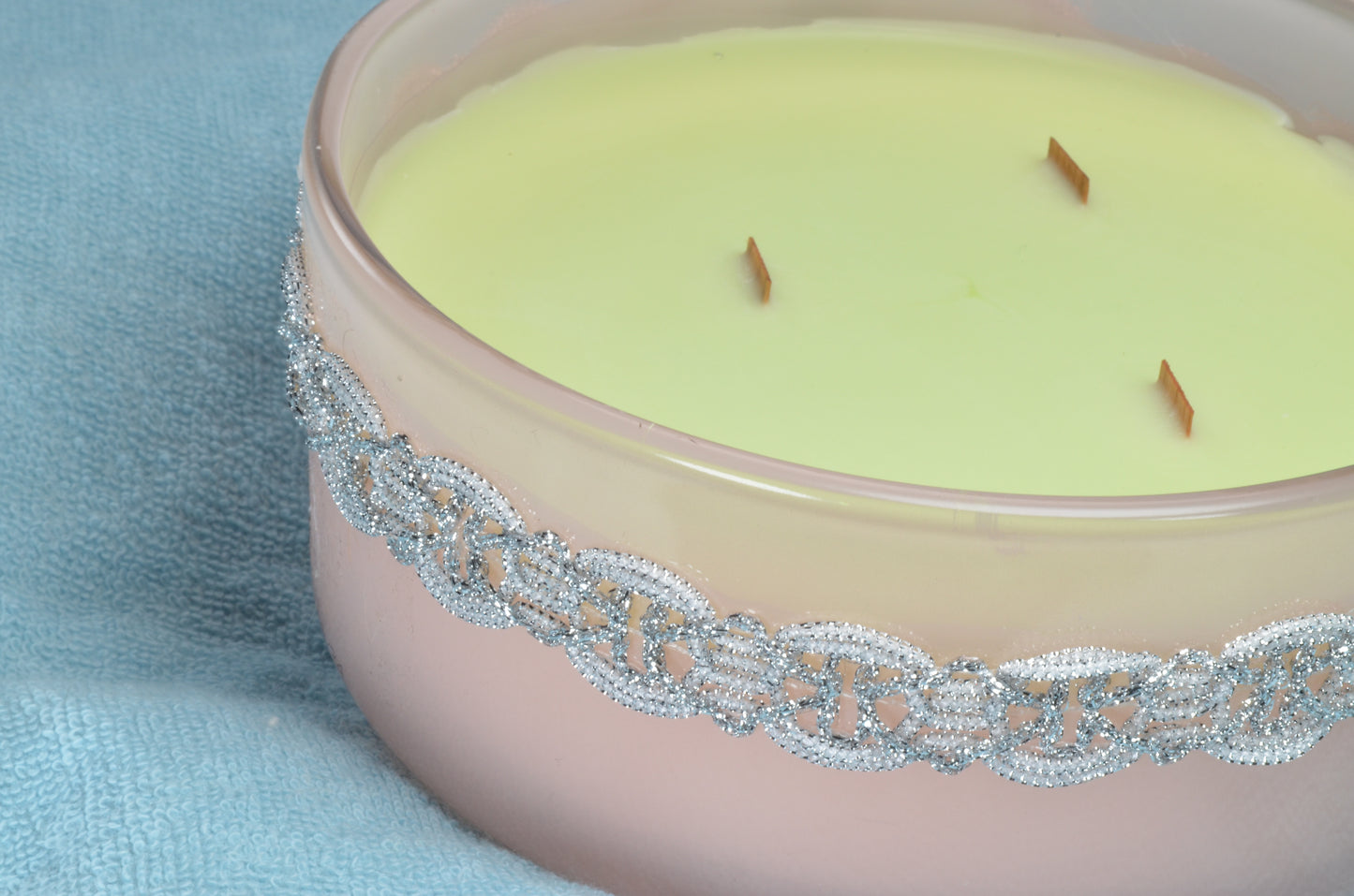 Geurkaars Elegance Green met 3 Houten Pitten (Wooden Wick)  - BEKIJK VIDEO