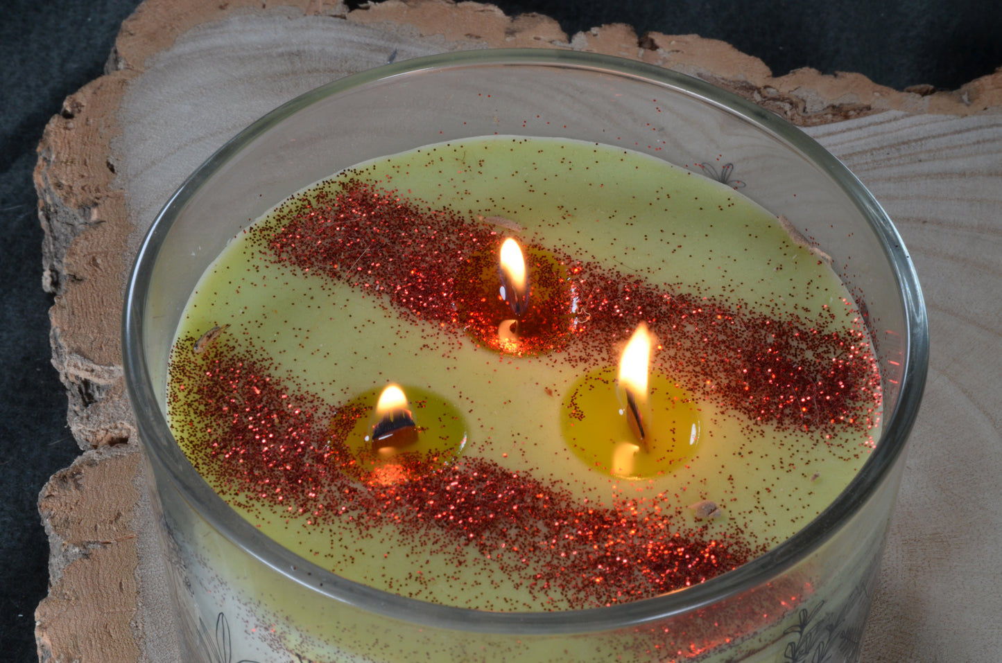 Designkerze im Glas mit 3 Holzdochten, metallic-rot lackiert - 13x13 cm Höhe: 8 cm