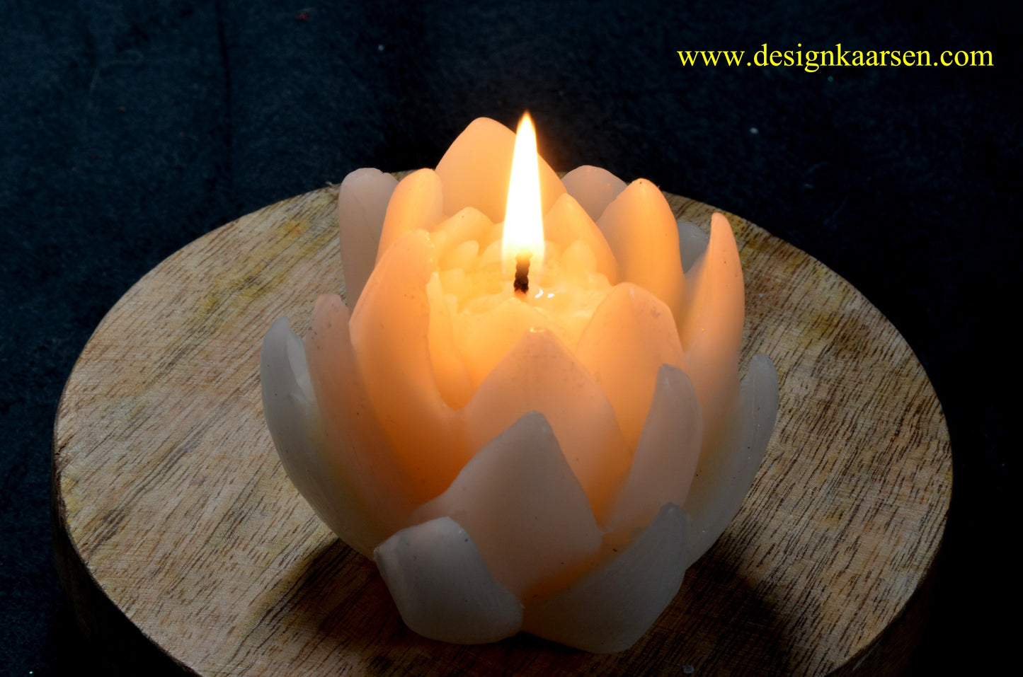 Set van 2 stuks witte LELIE kaars in prachtige geschenkbox, hoogte: 7 cm